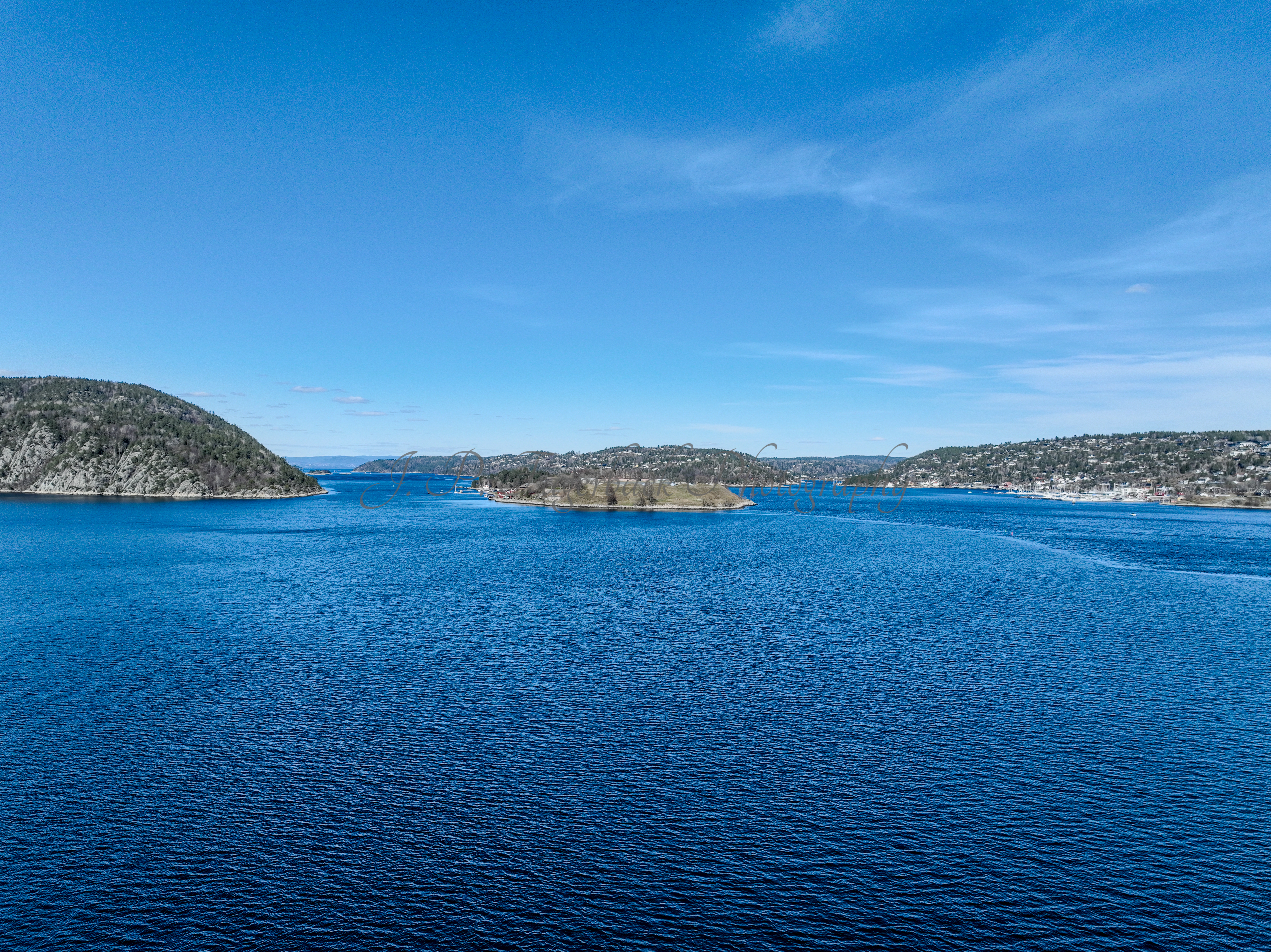Two islands in a body of water where the right one has a fort on it
