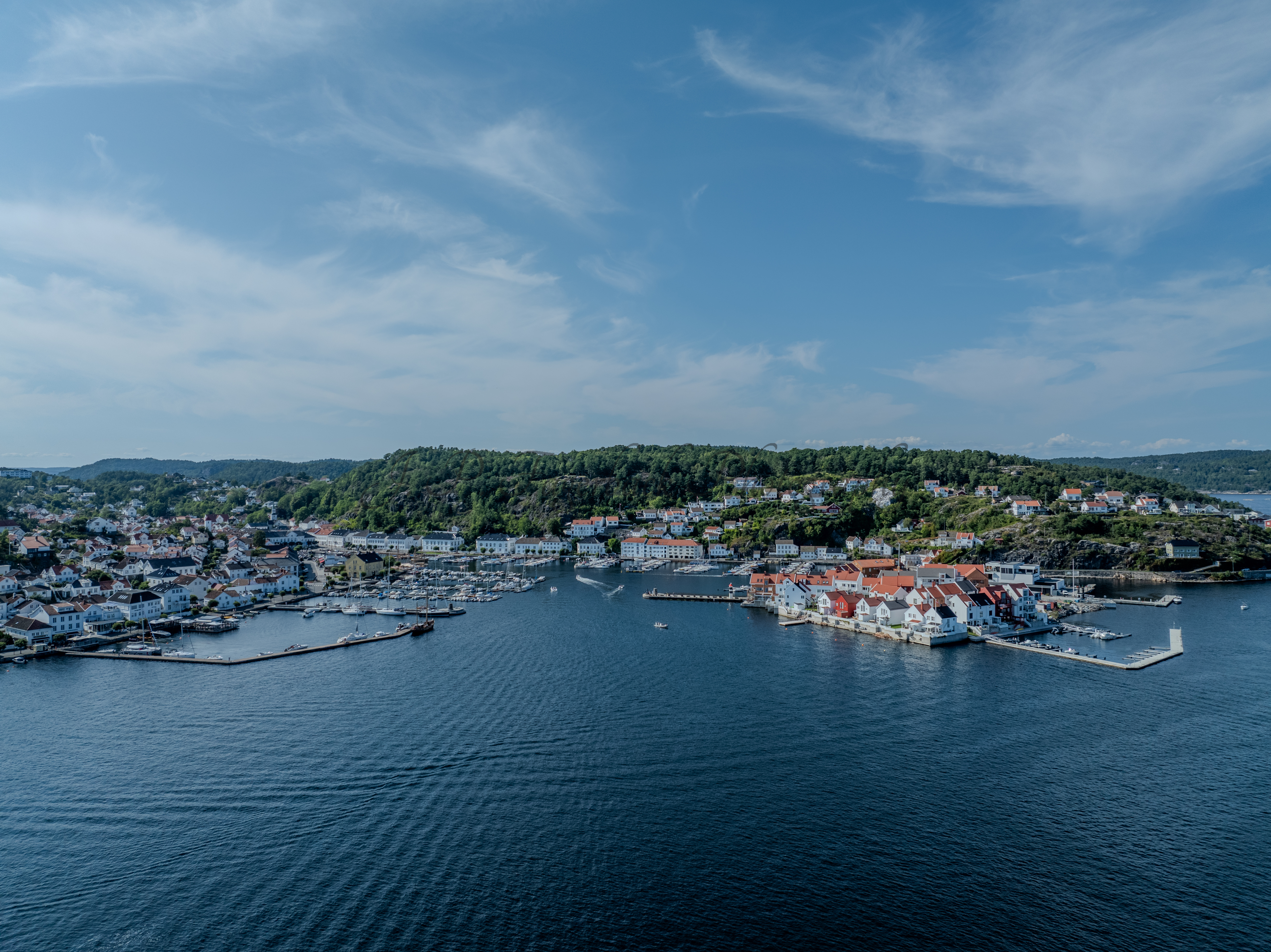A town with small white houses along a shoreline