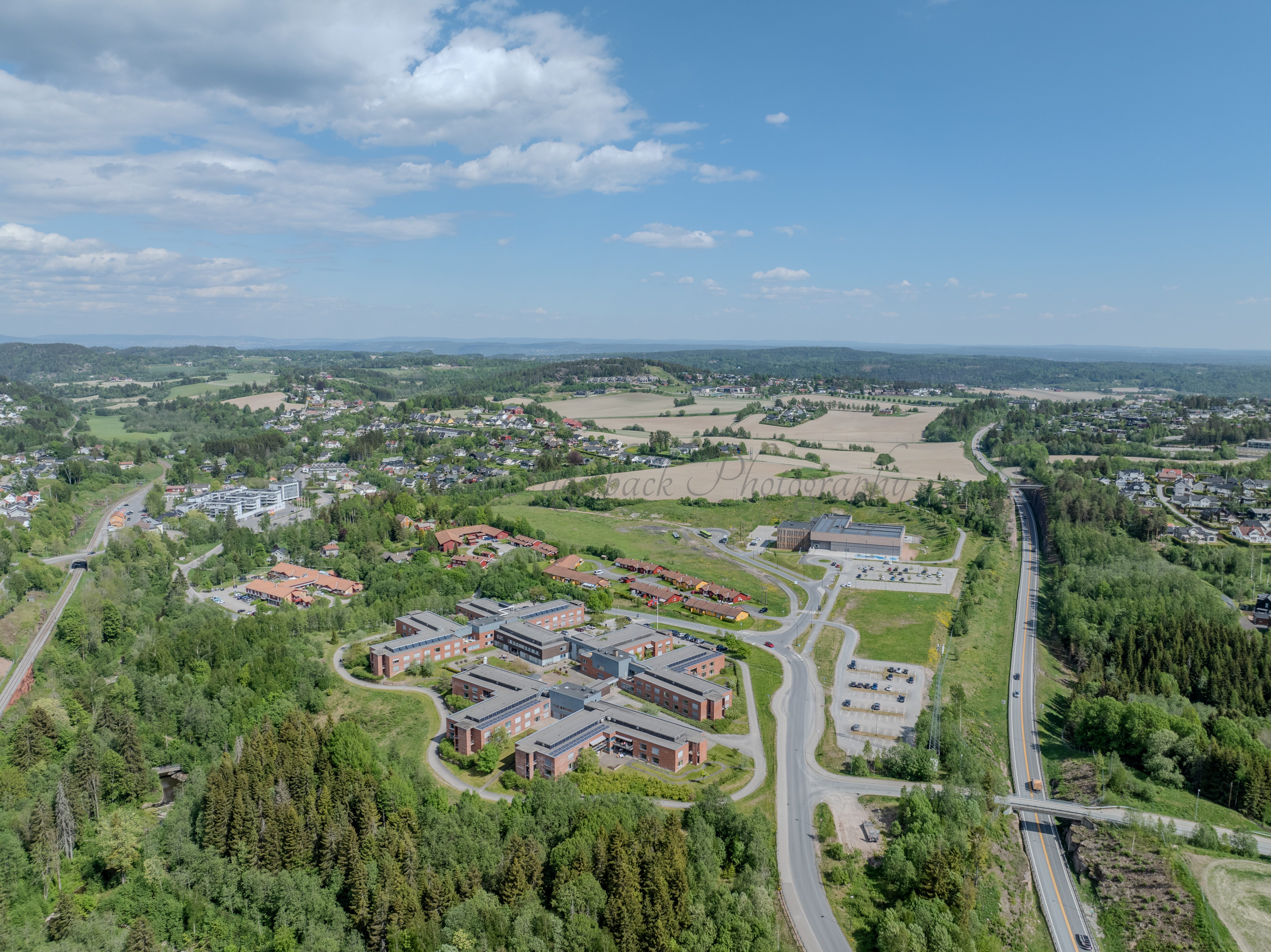 Monomental buildings in a landscape under a blue sky