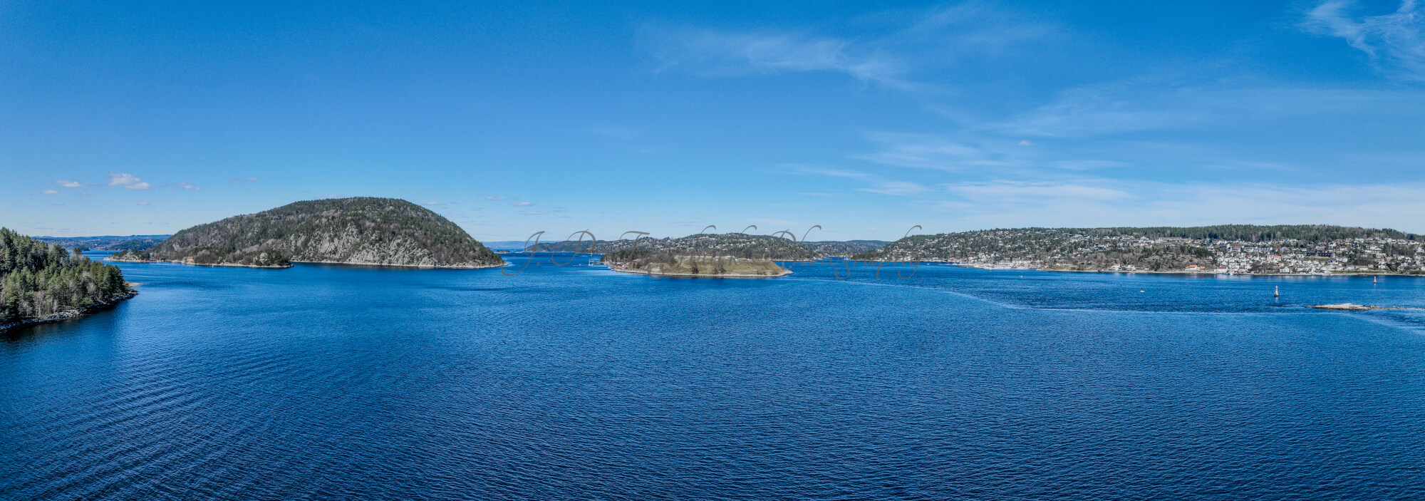 Two islands in a body of water where the right one has a fort on it
