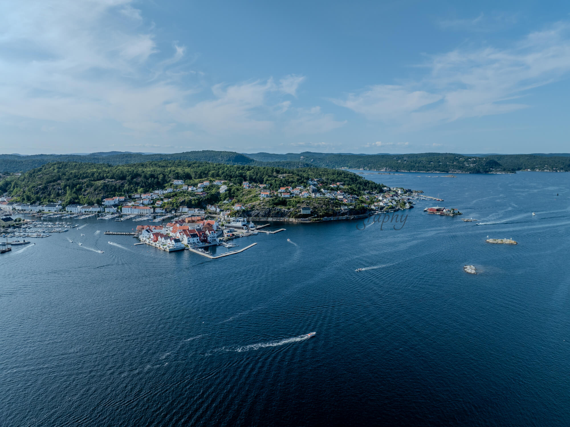 A town with small white houses along a shoreline
