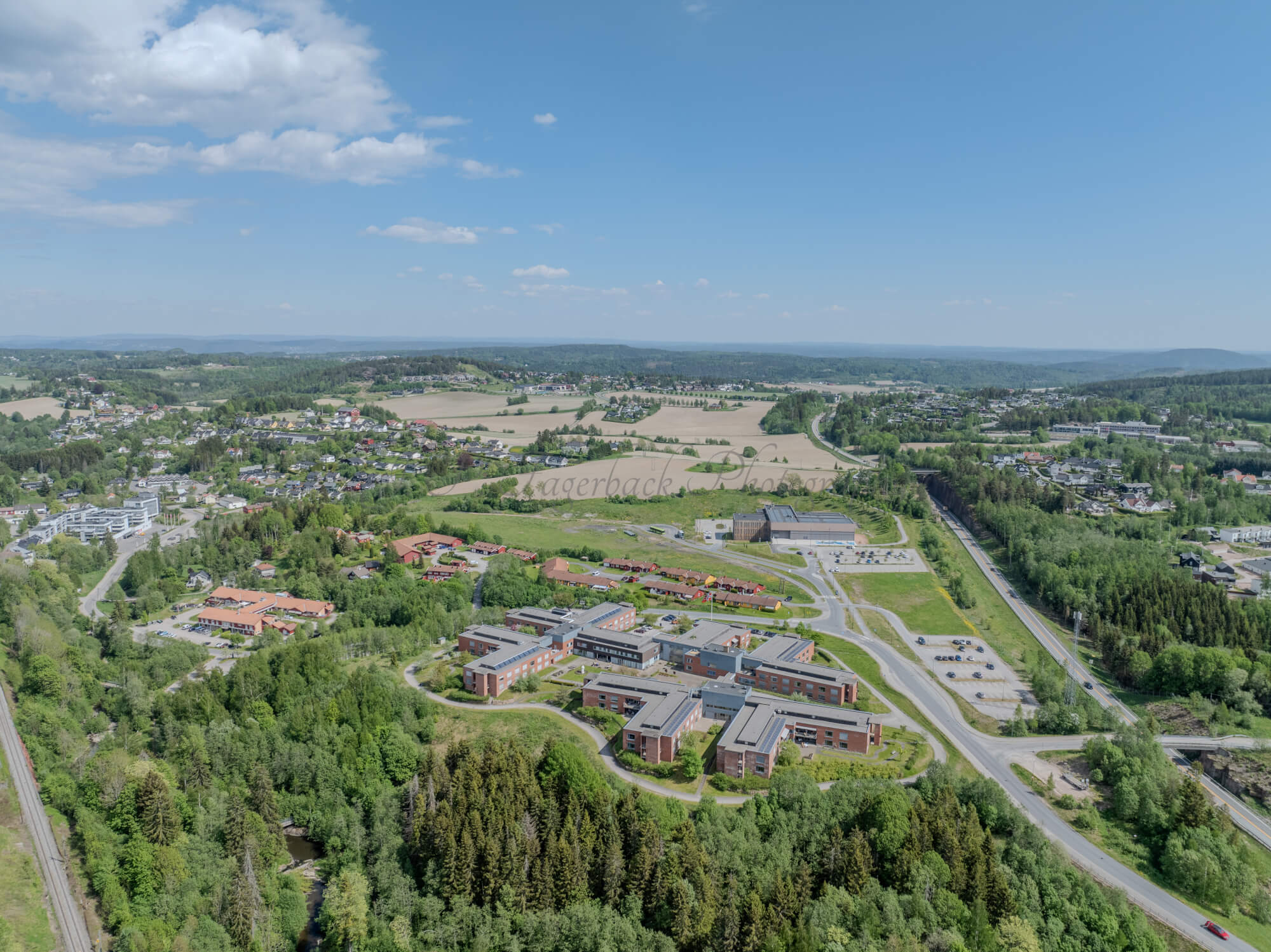 Monomental buildings in a landscape under a blue sky